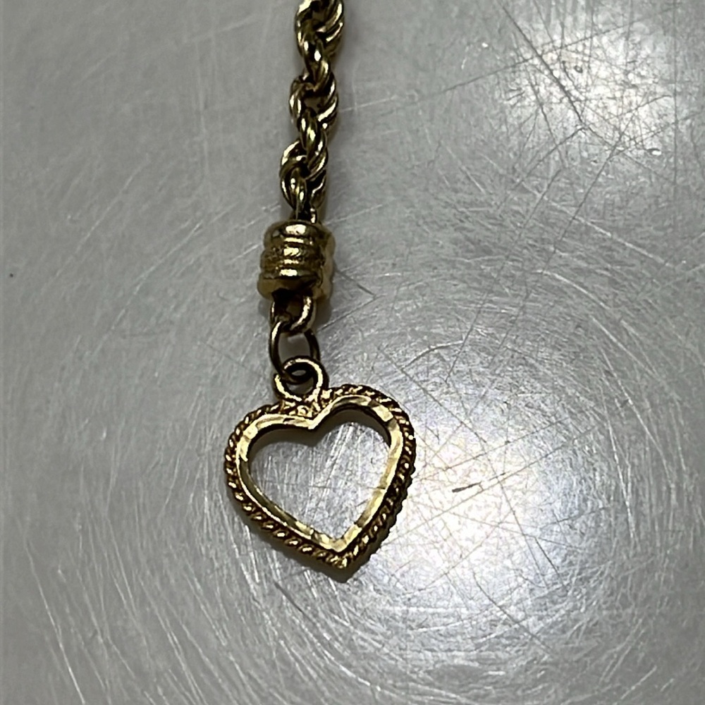 BEAUTIFUL 14 kt yellow gold rope bracelet heart toggle closure. Approx 2.46 g.